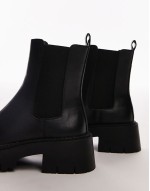Lucas chunky chelsea boots in black