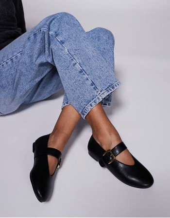 ‌Stylish buckle detail ballet flats in black