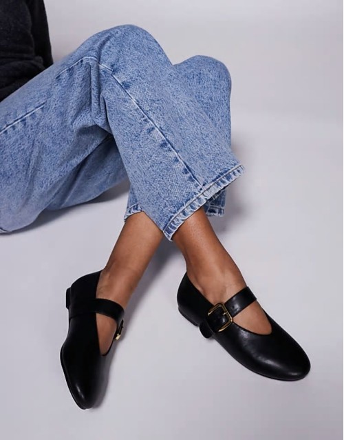 ‌Stylish buckle detail ballet flats in black