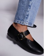 ‌Stylish buckle detail ballet flats in black